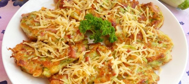 Оладьи из кабачков с сыром и колбасой