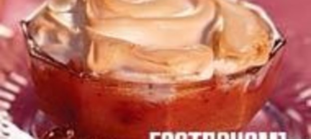 Десерт из ревеня с меренгами