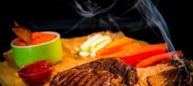 Стейк Рибай с овощами и дипом