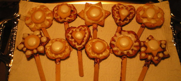 Леденцы на палочках(печенье)