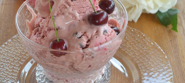 Вишневый пломбир с горьким шоколадом