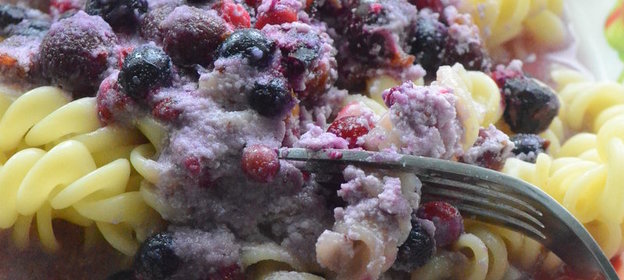 Паста с ягодами