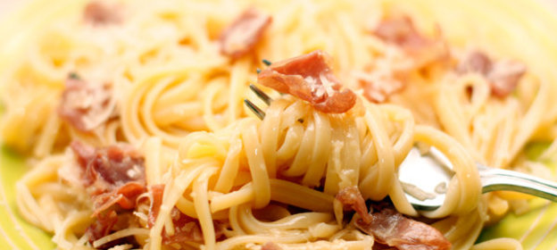 Спагетти карбонара с пармской ветчиной