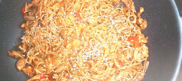 Лапша якисоба с говядиной