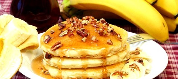 Оладьи с бананами и орехами