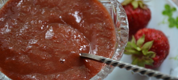 Клубнично-манговая сальса