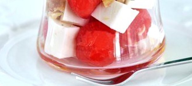 Салат из арбуза и брынзы