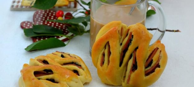 Булочки-тюльпаны с колбасой