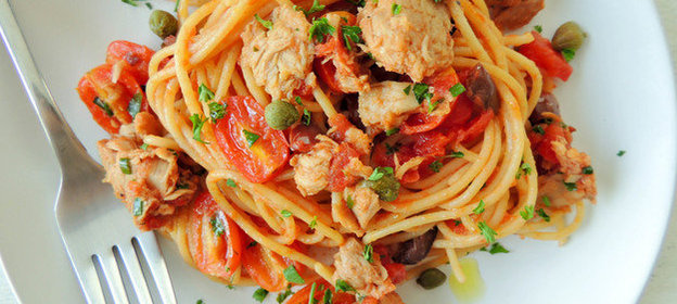 Паста с тунцом и томатным соусом
