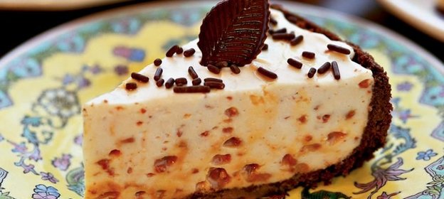 Сырный торт с шоколадными батончиками