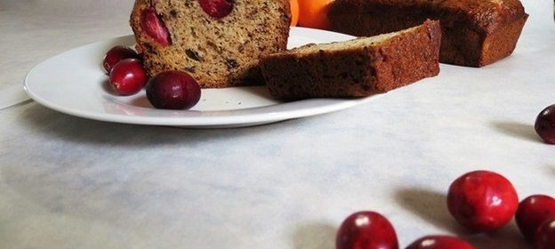 Банановый хлеб с клюквой