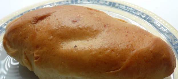 Пицца с колбасой и беконом