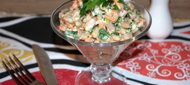 Салат с фасолью и курицей