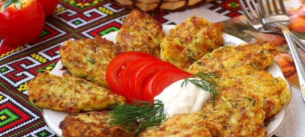 Кабачковые оладьи с картофелем и сыром сулугуни
