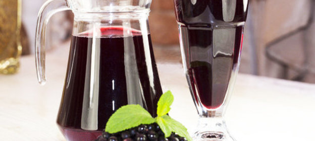 Морс из черной смородины с корицей