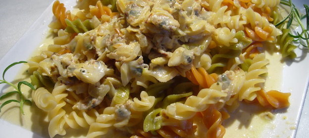 Паста Eliche Trikolore с соусом из загадочных Teppichmucheln