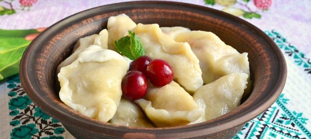 Вареники с вишнями (тесто на кефире в хлебопечке)