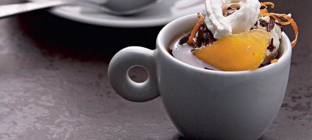 Кофе с апельсиново-шоколадным пломбиром и ромом