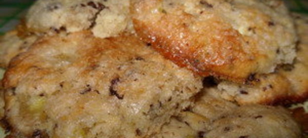 Творожно-яблочные печеньки с шоколадными крошками