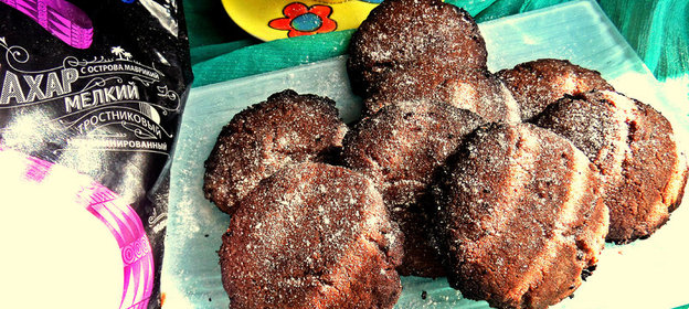 Печенье с какао, куркумой и корицей