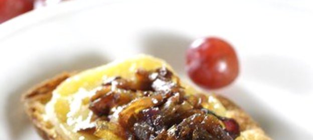 Луковый мармелад с морской солью