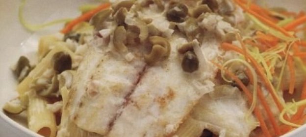 Макароны с морским окунем и оливковым соусом