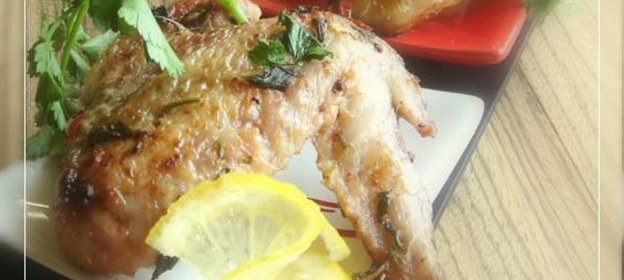 Куриные крылышки в маринаде с петрушкой и лимонным соком