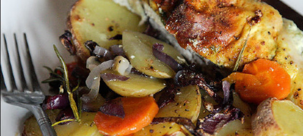 Суп из авокадо с мятным чесночным хлебом