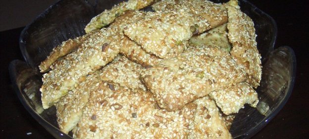 баразек (хрустящее печенье с сезамом и фисташками)