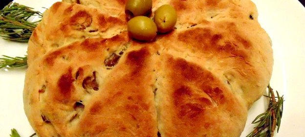 Быстрый хлеб с оливками и розмарином