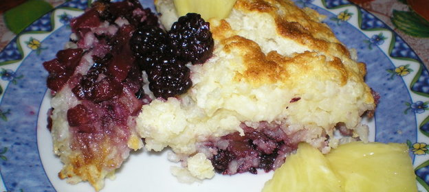 Ананасово–ежевичная запеканка с рисом