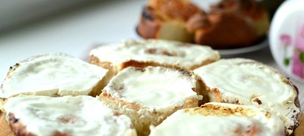 Булочки с творогом в сметанной заливке