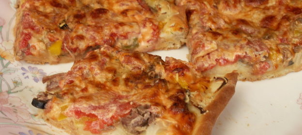 Пицца на скорую руку(с тушенкой)