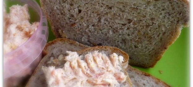 Белый каштановый хлеб с грецкими орехами