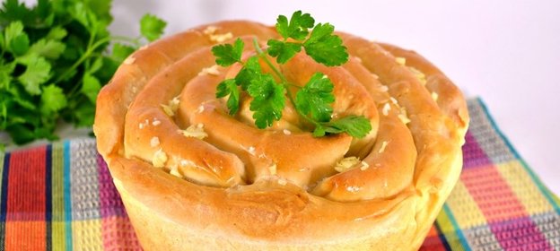 Греческий хлеб с начинкой из феты и оливок