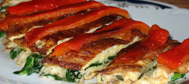 Омлет со шпинатом и моцареллой (Omelette agli spinaci e mozzarella)