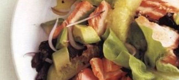 Пирожное бисквитное с фруктами и желе