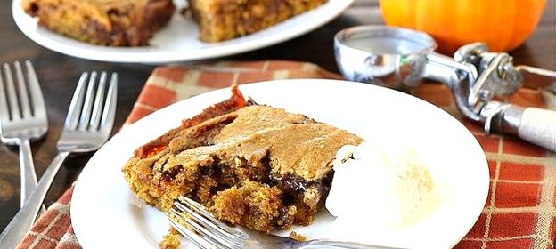 Тыквенные пирожные с карамелью и шоколадом