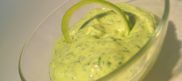 Зеленый майонез с лаймом и базиликом