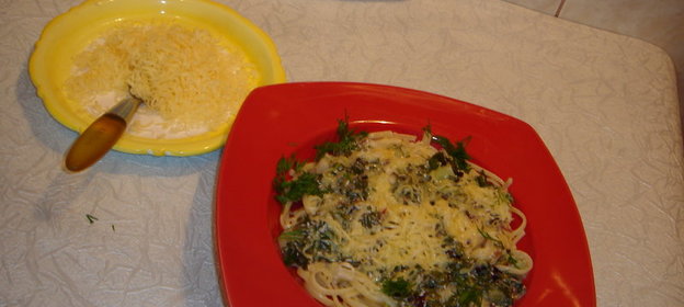 Спагетти под соусом из зеленого лука с мятой