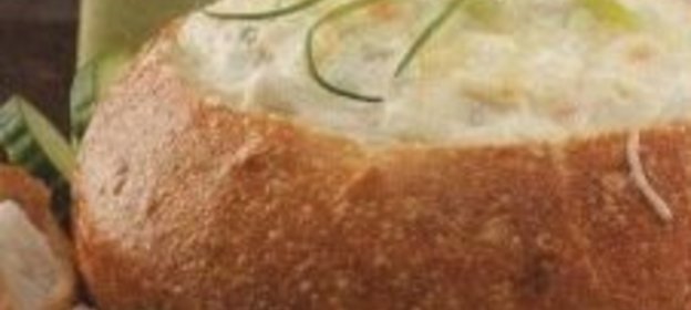 Морепродукты, запеченные с сыром в хлебе