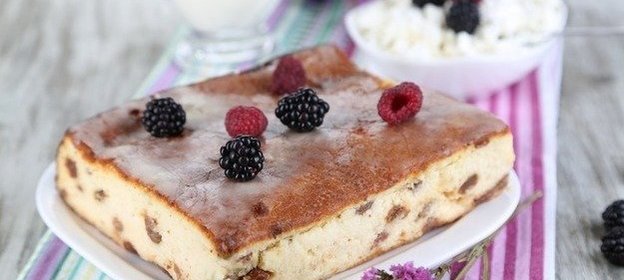 Творожная запеканка с изюмом