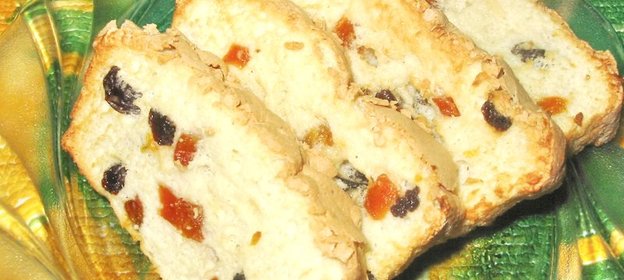 Белковый кекс с изюмом и цукатами