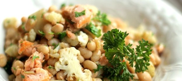 Салат с фасолью и капустой