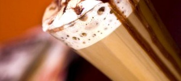 Ледяной карамельный кофе