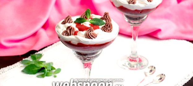 Клубничный десерт с рикоттой и сливками