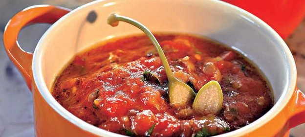 Соус из свежих помидоров, каперсов и базилика