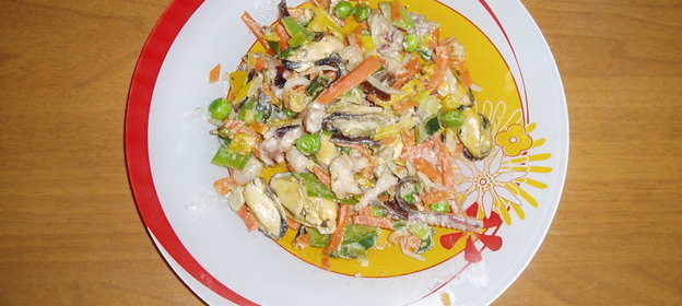 Салат с ветчиной и сыром