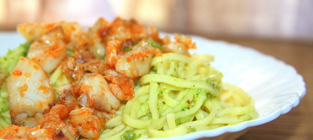 Паста с не классическим песто и рыбой чили