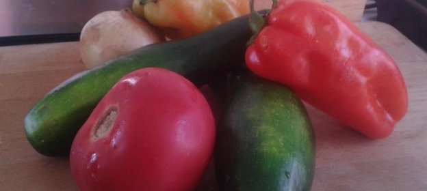 Оладьи из цуккини с теплой сальсой